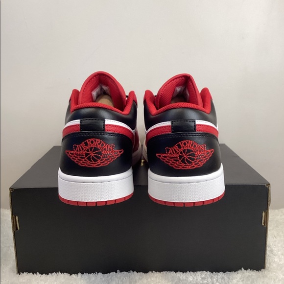 Air Jordan 1 Low - Picture 4 of 13